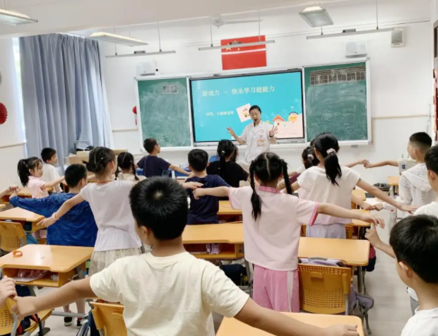 多元化的投入机制丰富课间15分钟的活动类型激发学生的活动热