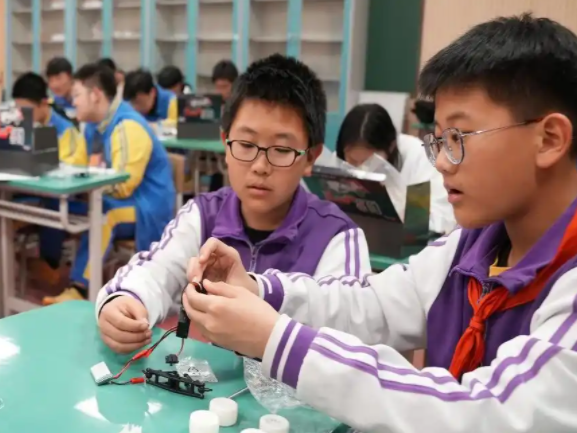 畅通普通教育与工作教育互融渠道为学生搭建多元化成长“立交桥” 畅通普通教育与工作教育互融渠道为学生搭建多元化成长“立交桥”